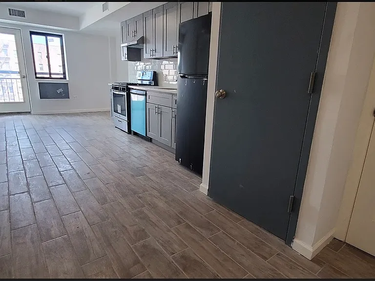 25-28 Broadway #6B — Photo 5