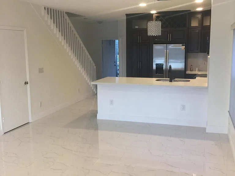 401 SW 120th Ave — Photo 11
