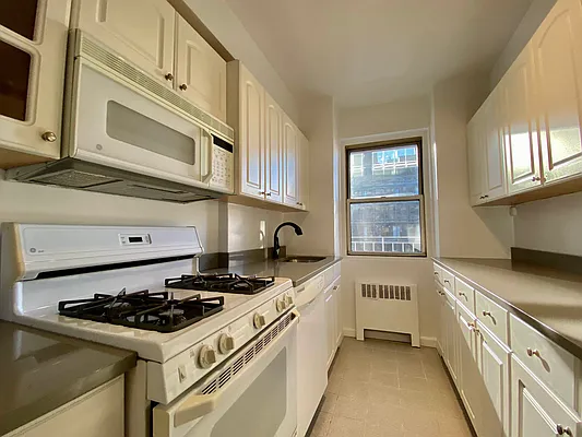 Rented by Brown Harris Stevens | media 20