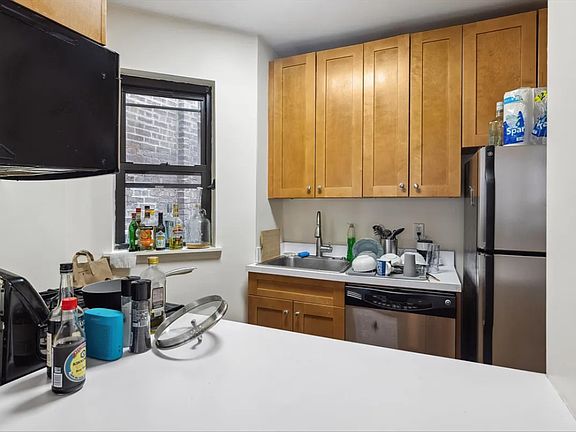 2nd image of 144 W 17th St #5R