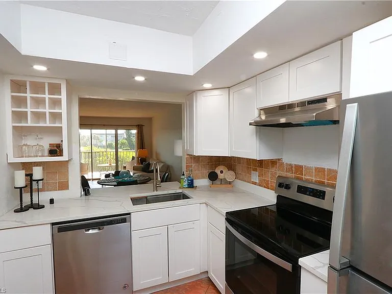 1004 Manatee Rd #H202 — Photo 3