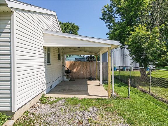 5th image of 348 Poe Ave