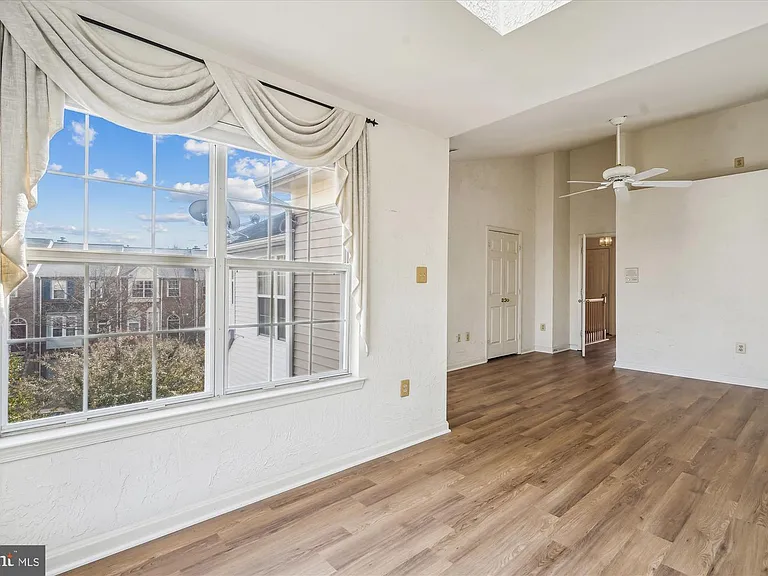 2409 Simpkins Farm Dr — Photo 29