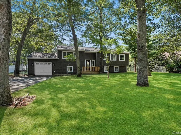 133 Trout Brook Lane, Aquebogue, NY 11931