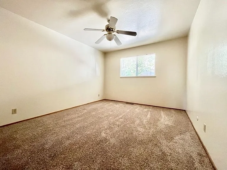 1544 Laburnum- Great 2 bedroom apartments in a quiet complex — Photo 11