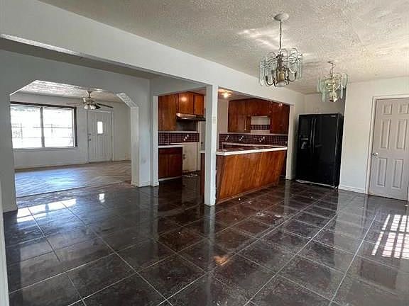 3rd image of 11301 Bannister Ln