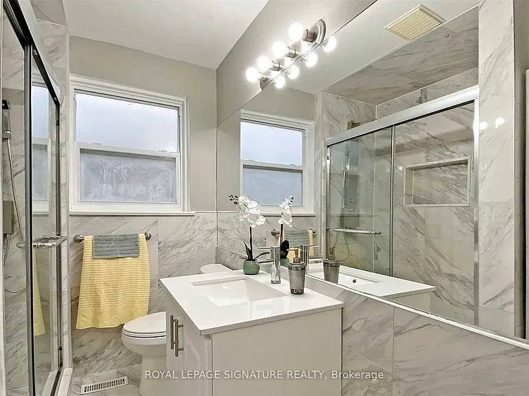 65 Holcolm Rd #UPPER — Photo 11