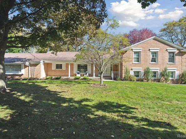 30146 Pondsview Dr, Franklin, MI 48025