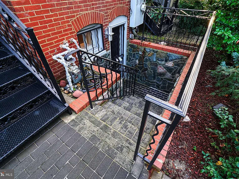 936 T St NW #B — Photo 2