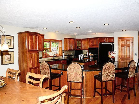 5th image of 85 Blackford Dr