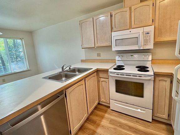 5th image of 11135 NE 128th St APT H102