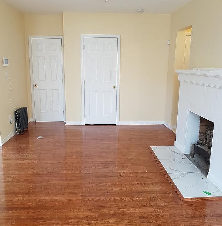 1st image of 10421 Farmers Blvd