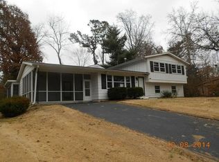 905 S Valley Rd, Carbondale, IL 62901