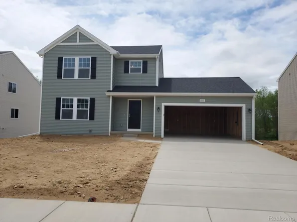 8119 Moonlight Creek Ln, Fowlerville, MI 48836