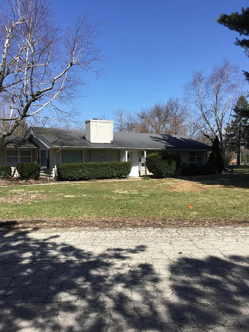 2040 Hillside Dr photo 1