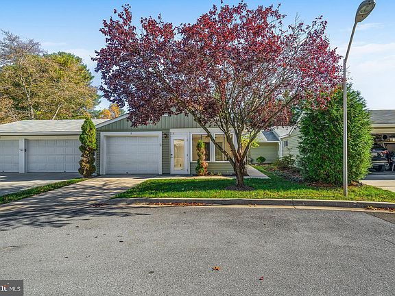 3rd image of 3 Vantage Hill Ct #B