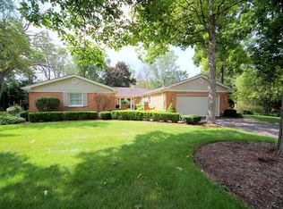5 Londonderry Ln, Lincolnshire, IL