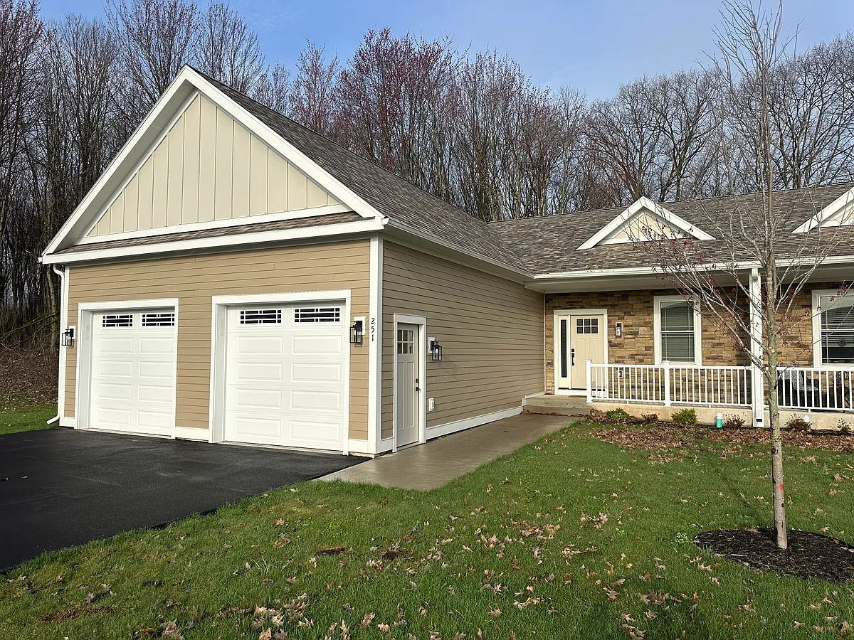 Building Photo - 251 Liam Ln #251