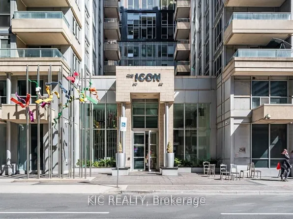 250 Wellington St W #1727, Toronto, ON M5V 3P6
