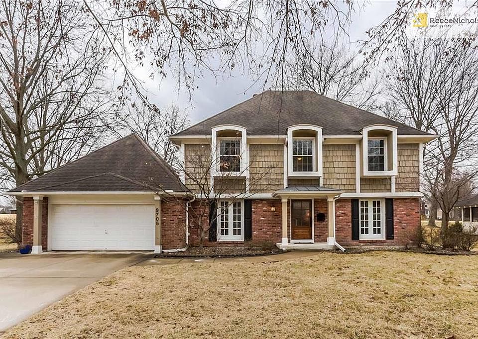 4 bedrooms, 2.5 bathrooms, 2 story, Wycliff subdivision, golf course lot, low-traffic street, great curb appeal!