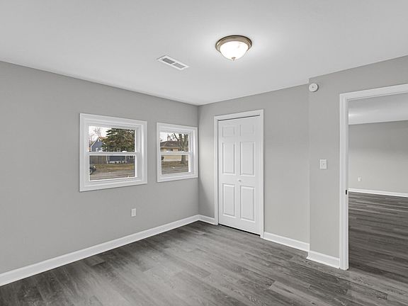 5th image of 4024 Tyler St