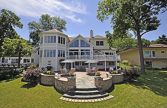 Magnificent Lakefront Home 