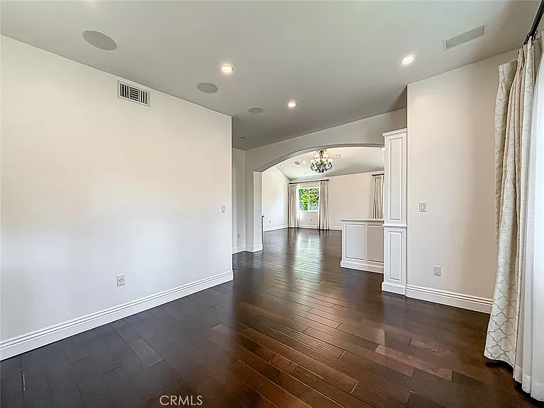 5960 Balcom Ave — Photo 11