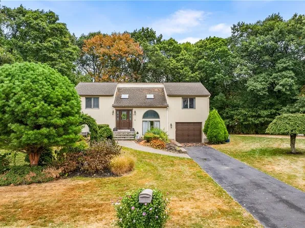 10 Robert Cir, Johnston, RI 02919