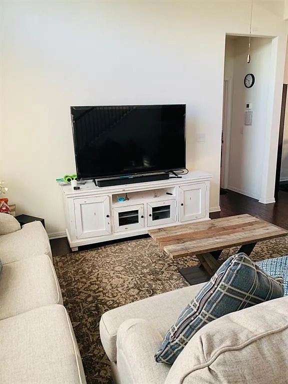 3 bed, 2.5 bath, 2154 sqft, $2,200 — Photo 4