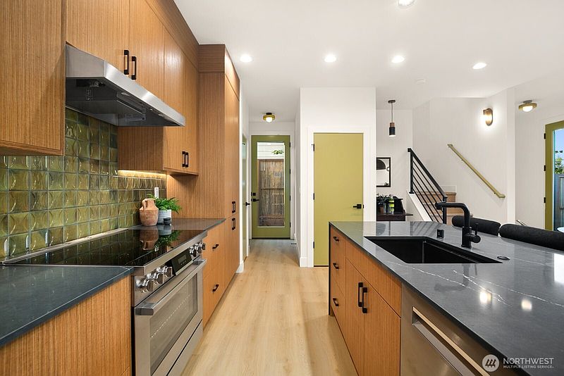 2nd image of 5053 35th Avenue SW