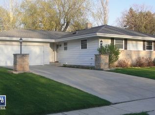 1852 Perry Ct, Sycamore, IL 60178