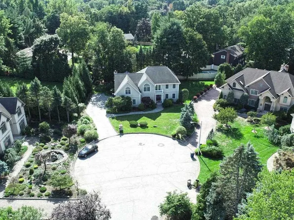 30 Kensington Ct, Norwood, NJ 07648