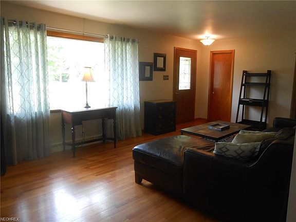 2nd image of 3144 Skyline Dr