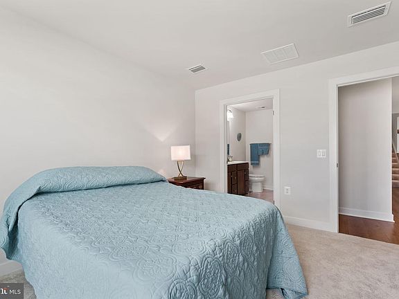5th image of 84 Dunster St