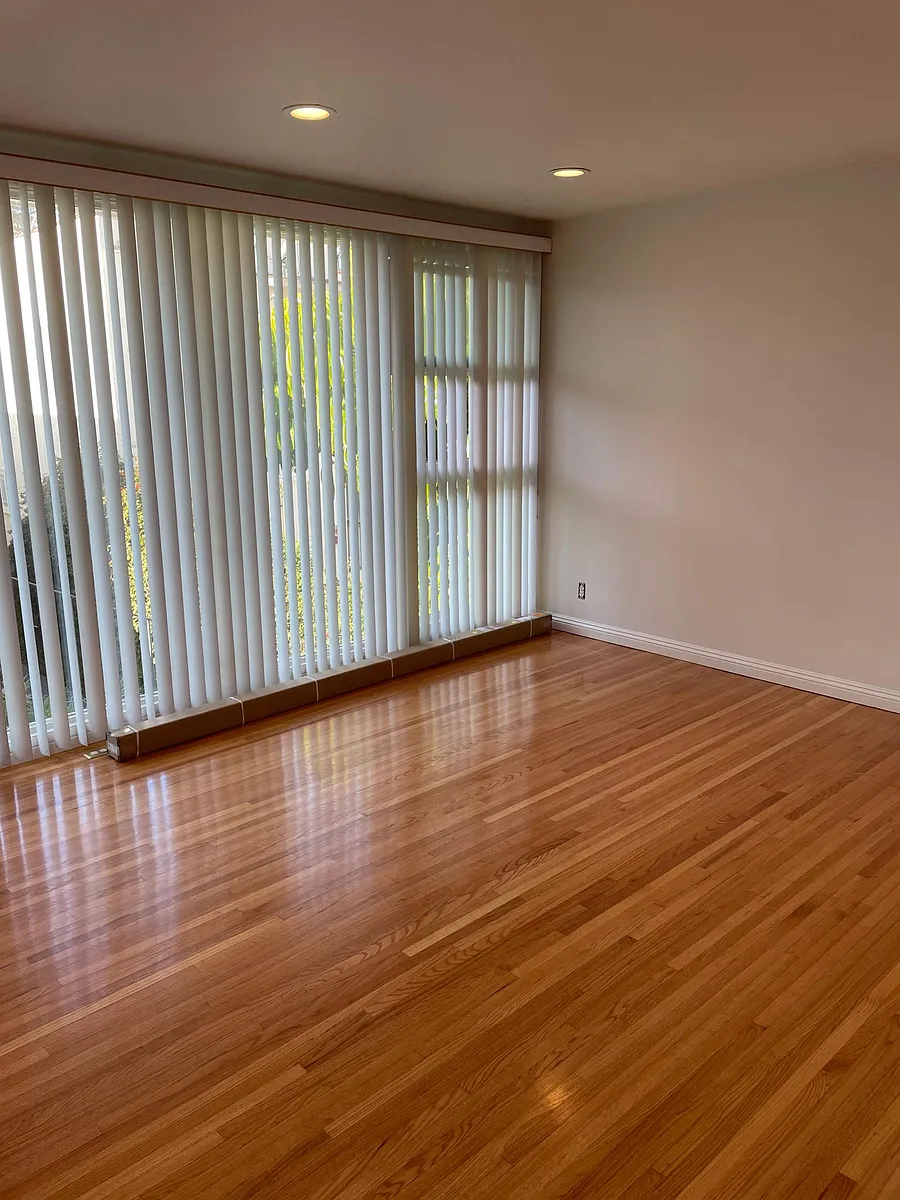Front Room - 921 Lincoln Blvd #A