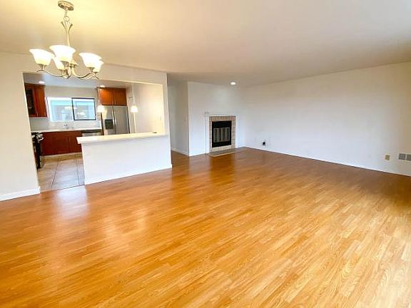 4th image of 1652 11th Ave