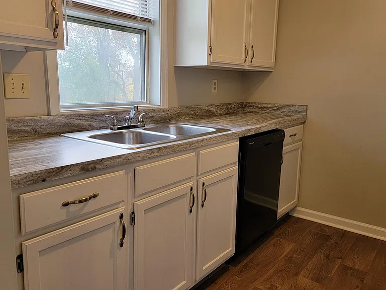 63 Hilldale Dr — Photo 6