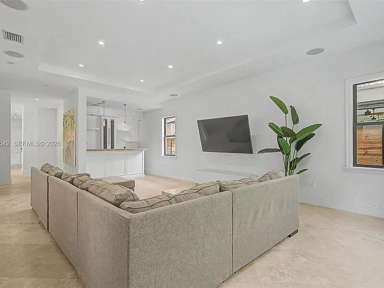 2561 Trapp Ave — Photo 7
