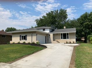 5690 Essex Dr, Seven Hills, OH 44131