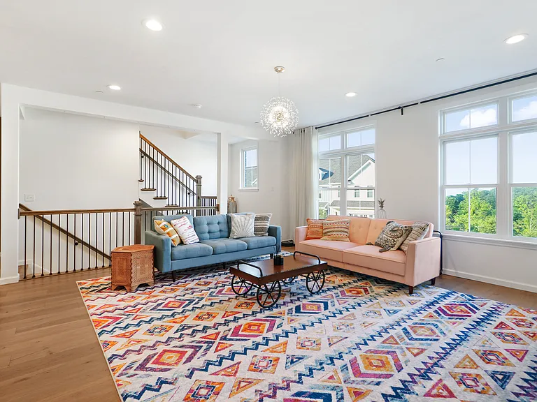 414 Walnut Ct — Photo 1