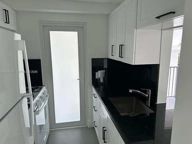360 Meridian Ave #3E — Photo 3