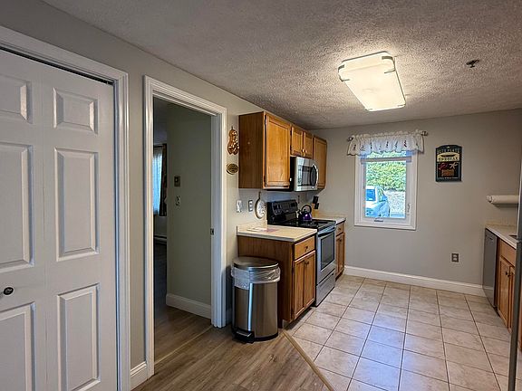 5th image of 1373 Post Road #12B