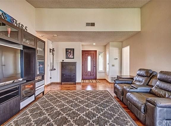 4th image of 5205 Jasmine St