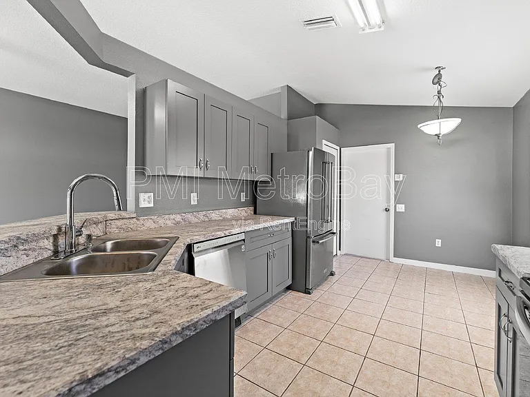 1010 Summer Breeze Dr — Photo 11