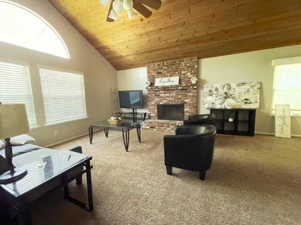 6145 N Callisch Ave, Fresno, CA 93710