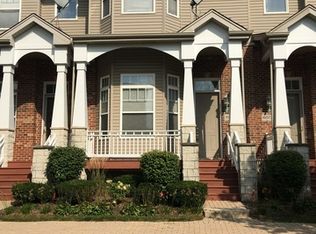 6071 River Bend Dr, Lisle, IL 60532