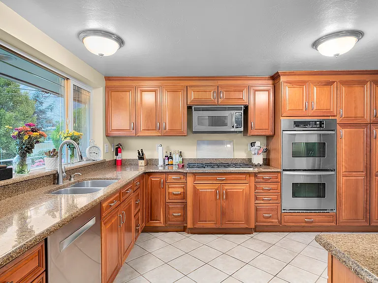 2405 E Sundown Ave — Photo 8