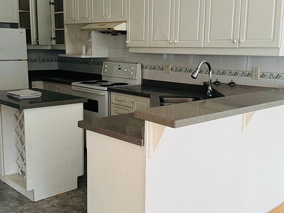 4th image of 47 Futura Ave