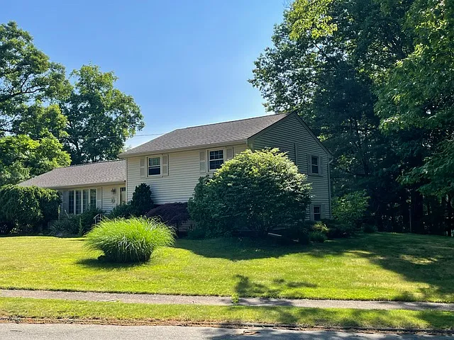 11 Timber Hill Rd — Photo 1