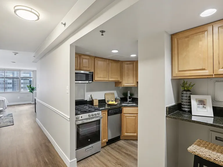 The Windsor Apartments — Photo 36